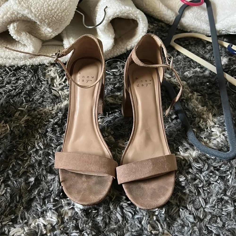 Heels - Picture 1 of 2